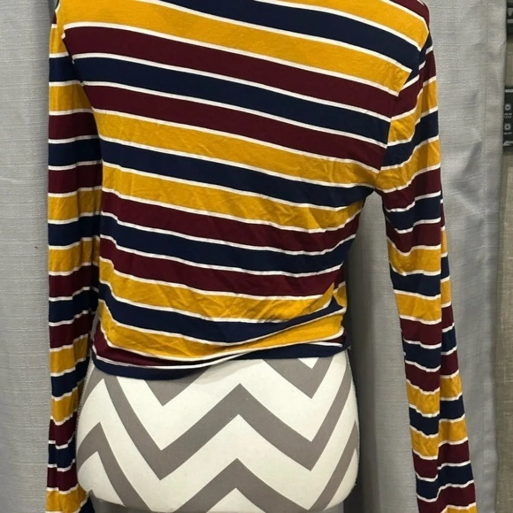 Forever 21 long sleeve crop‎ top - Picture 3 of 4